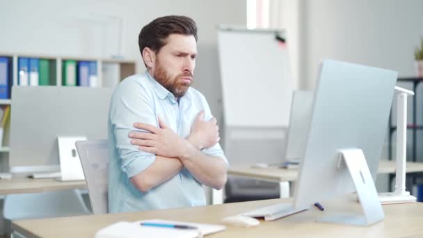 Oficinista Congeló Oficina Empleado Masculino Empresario Frío Lugar Trabajo Persona — Vídeo de stock