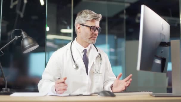 Senior Mature Male Doctor Conducts Online Consultation Patient Video Call — Vídeo de Stock