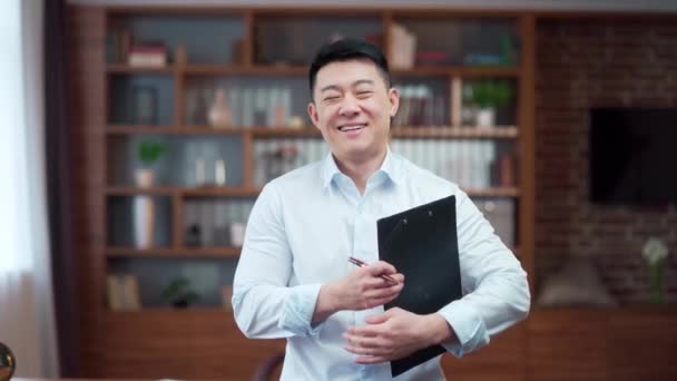 Portrait Happy Cheerful Smiling Asian Male Teacher Business Man Lecturer — Vídeos de Stock