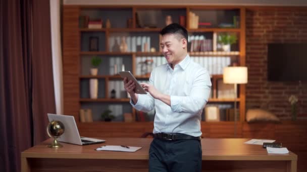 Happy Young Asian Employee Uses Smartphone Office Satisfied Business Man — Stockvideo