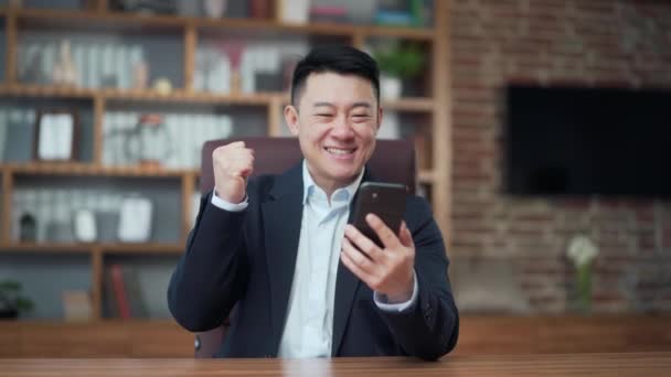 Happy Mature Asian Business Man Office Looking Mobile Phone Emotion — Stock Video