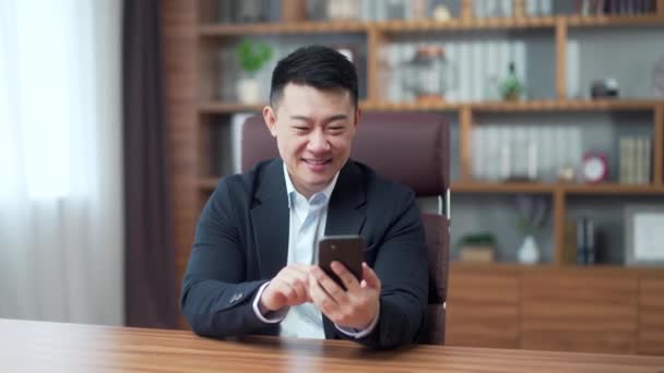 Happy Mature Asian Business Man Office Looking Mobile Phone Emotion — Stock Video