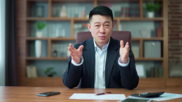 Portrait Asian Business Man Employee Looking Camera Webcam Talking Having — Stockvideo