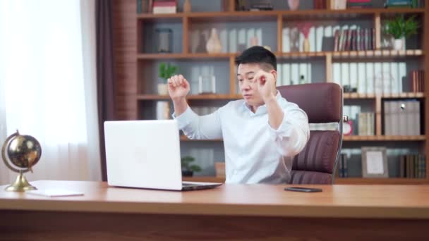 Cheerful Asian Businessman Dancing Office Work Funny Employee Entrepreneur Joyful — Vídeo de Stock