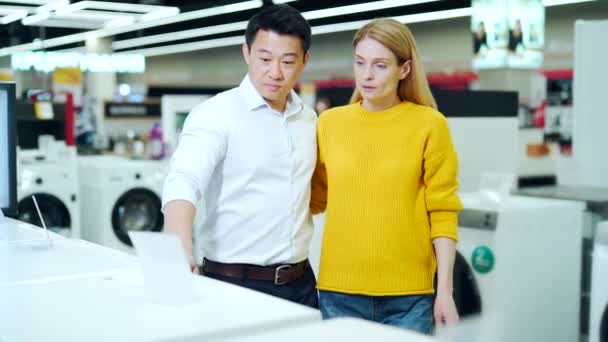 Unhappy Married Couple Disappointed High Price Choosing New Household Appliances — Stock Video