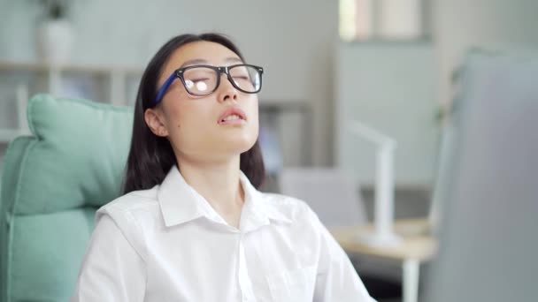Calm Young Asian Woman Employee Taking Deep Breath Fresh Air — Vídeo de Stock