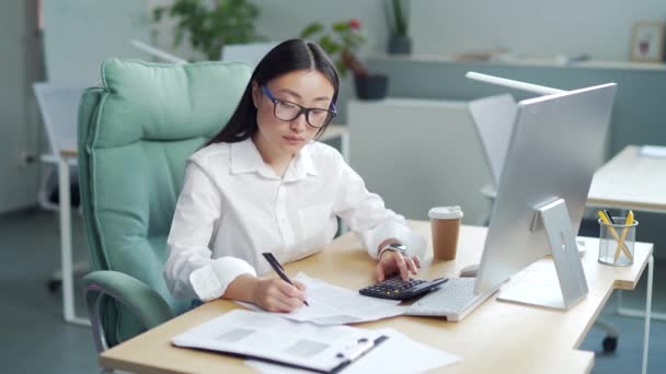 Young Asian Woman Accountant Clerk Working Documents Office Workplace Busy — Stockvideo