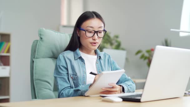 Young Asian Girl Student Studying Online Remotely Using Video Call — ストック動画