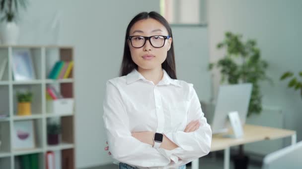 Portrait Asian Business Lady Formal Clothes Glasses Looking Camera Confident — Vídeo de Stock