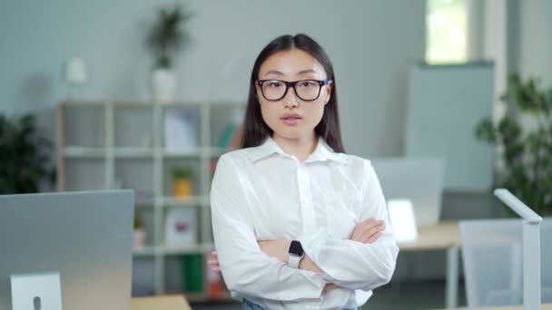 Portrait Asian Business Lady Formal Clothes Glasses Looking Camera Confident — Wideo stockowe