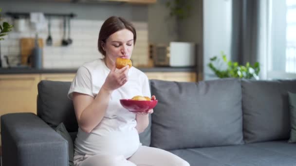 Hungry Pregnant Woman Belly Eats Sweets Unhealthy Junk Food Female — Vídeo de Stock
