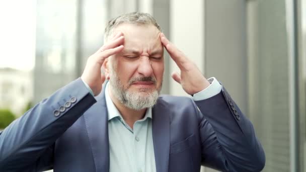 Mature Business Man Dizziness Vertigo Severe Headache Standing City Street — Stock video