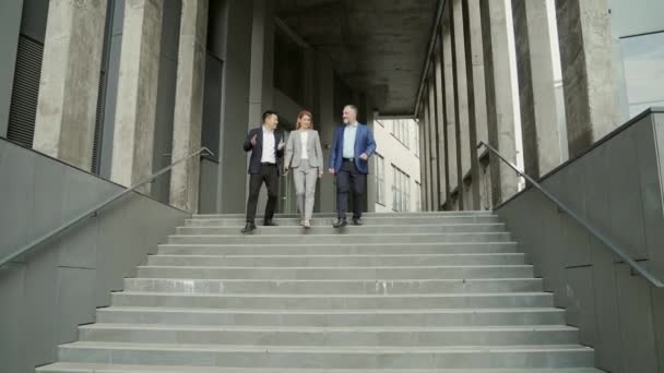 Group Business People Colleagues Walk Stairs Office Center Building Confident — Stock video