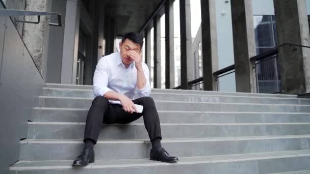 Sad Asian Business Man Employee Depression Worker Sitting Stairs City — Wideo stockowe