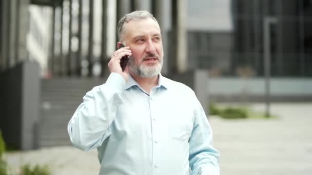 Mature Gray Haired Bearded Businessman Talking Mobile Phone Portrait Senior — Stockvideo
