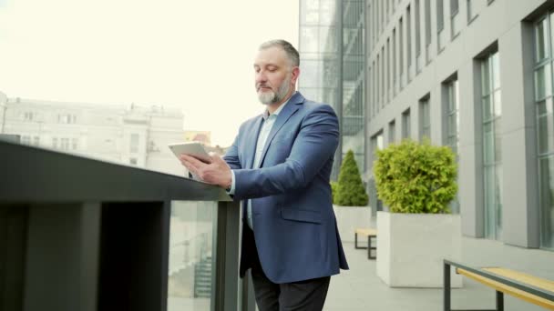 Successful Senior Investor Digital Tablet Office Building Middle Aged Businessman — Videoclip de stoc
