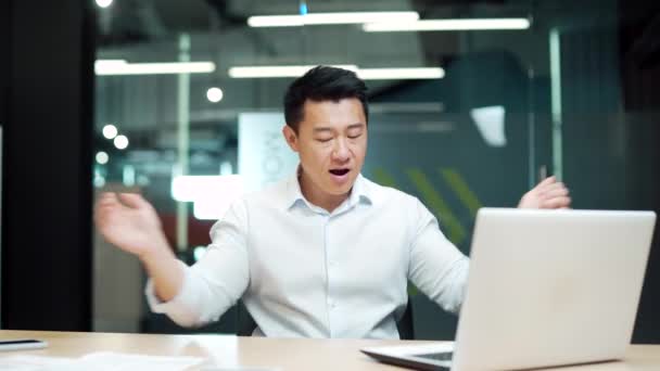 Cheerful Asian Businessman Dancing Office Work Funny Employee Entrepreneur Joyful — Video