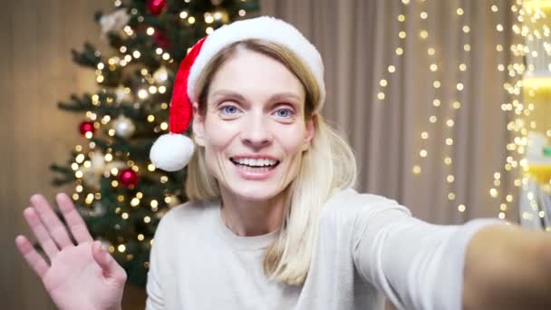 Mujer Pov Sombrero Santa Desea Feliz Año Nuevo Línea Por — Vídeo de stock