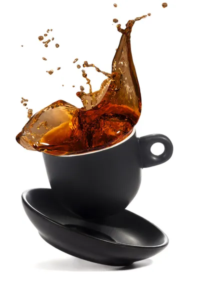 コーヒー カップは白い表面で落ちる ストック画像