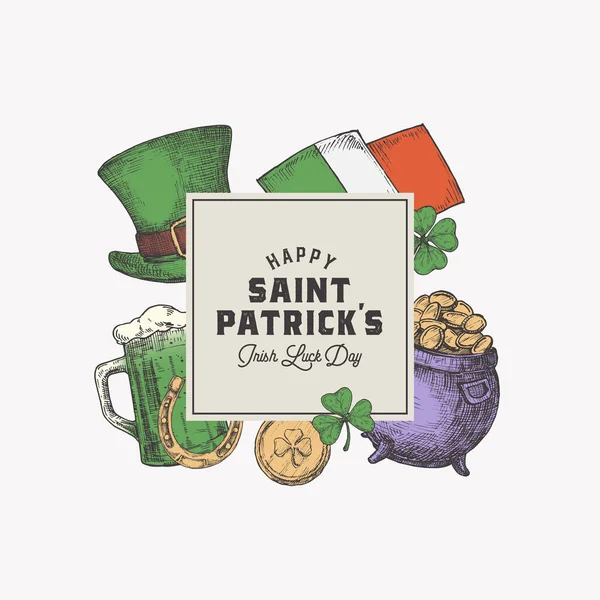 Carte de jour Saint Patricks ou modèle d'étiquette de cadre. Chapeau de Leprechauns dessiné à la main, pot de pièces d'or et symboles de croquis de feuilles Shamrock avec typographie rétro. Drapeau irlandais et tasse de bière fond isolé — Image vectorielle