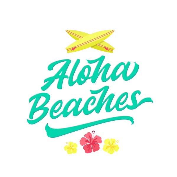 Aloha spiagge lettering. Havaiian estate segno tropicale, etichetta, modello di carta. Fiori di ibisco e tavole da surf in stile piatto illustrazione decorativa, emblema, stampa di abbigliamento isolato — Vettoriale Stock