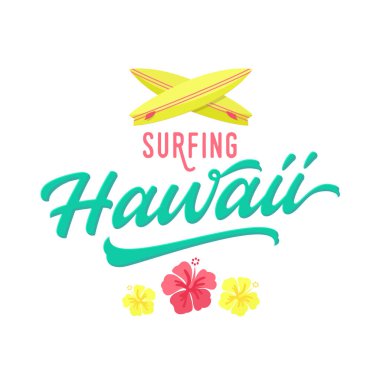 Hawaii Aloha harflerinde sörf yapmak. Havaiian yaz tabelası, etiket, kart şablonu. Hibiscus çiçekleri ve sörf tahtaları düz stil dekoratif illüstrasyon, amblem, giysi izi izole edildi.