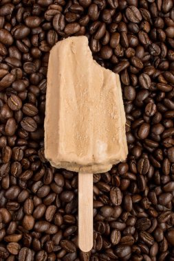 Kahve çekirdekli kahve dondurması.