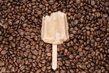 Kahve çekirdekli kahve dondurması.