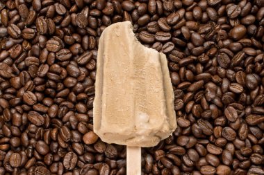 Kahve çekirdekli kahve dondurması.