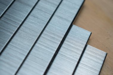 Arkaplan olarak bazı gümüş metal yapılar