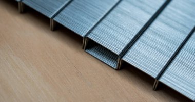 Arkaplan olarak bazı gümüş metal yapılar