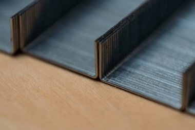 Arkaplan olarak bazı gümüş metal yapılar