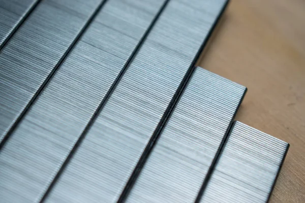 Arkaplan olarak bazı gümüş metal yapılar