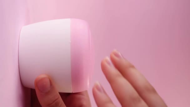 Vertical Video Some Hands Opening Skin Cream Bottle Women Pink — Vídeo de stock