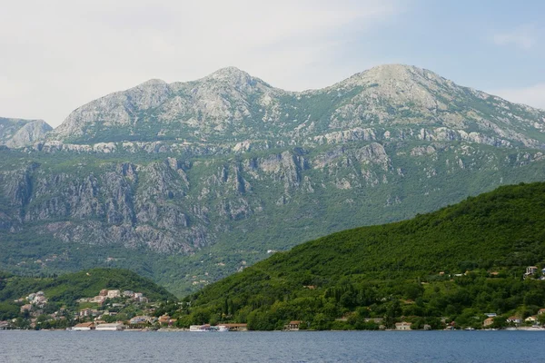 Montagnes près de la mer — Photo