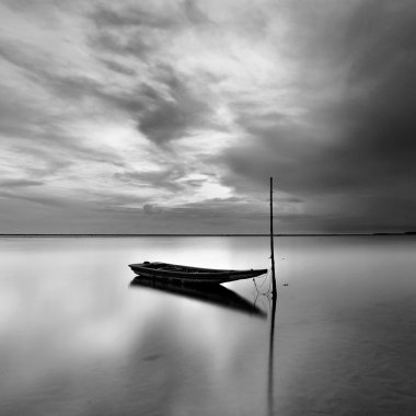 tek tekne beyaz yansıması