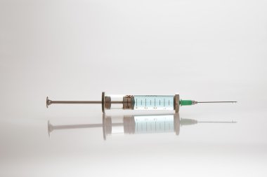 iğne ve sıvı şırınga