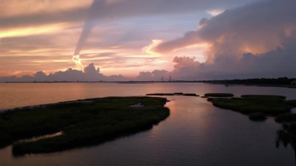 Opwaartse Vlucht Van Prachtige Zonsondergang Boven Charleston South Carolina Pitt — Stockvideo