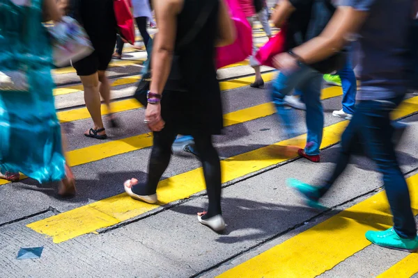 pedoni in zona centrale di hong kong