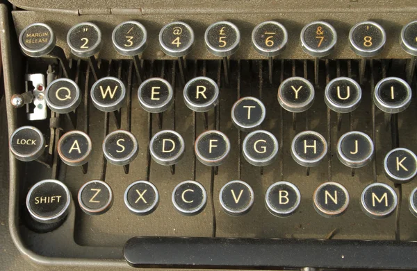 Qwerty keyboard on an old typewriter — Stock Photo, Image