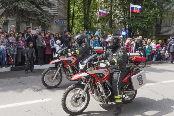 Motociclistas de patrulha de incêndio do Ministério da Situação de Emergência — Fotografia de Stock