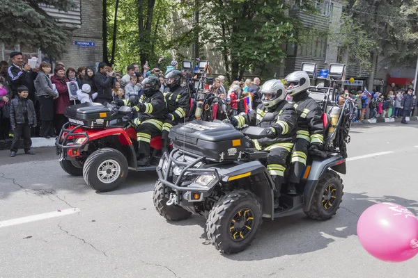 In the parade in honor of the 69th anniversary of Victory in Gre — Stock Photo, Image