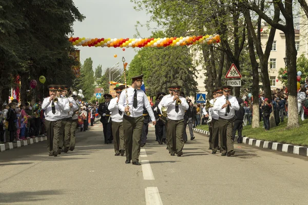 PYATIGORSK, RUSSIA - MAY 9 2014: Victory Day in WWII. Marching m — Stock Photo, Image