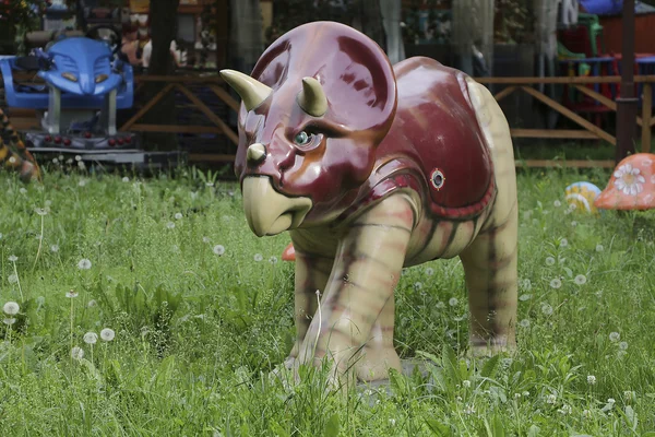 Triceratops in het amusement park — Stockfoto