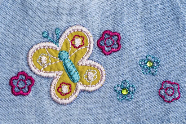 denim bir nakış ile