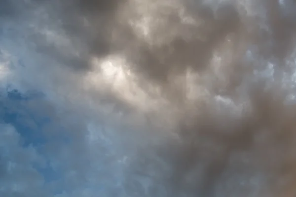 Awan di langit saat matahari terbenam — Stok Foto