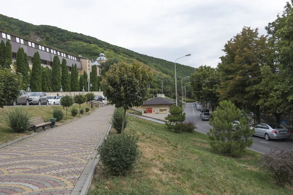 Straße zum unterirdischen See in Pjatigorsk (Russland)) — Stockfoto