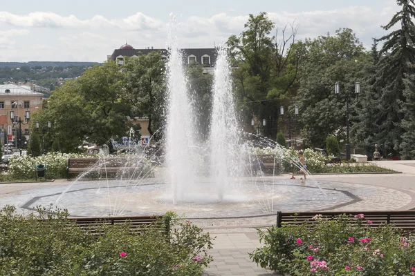 Fontaine près de la bibliothèque Gorky à Pyatigorsk, Russie — Photo