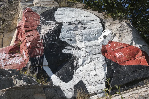 Retrato de Lenin manchado de pintura en la montaña Mashuk, Pyatigo — Foto de Stock