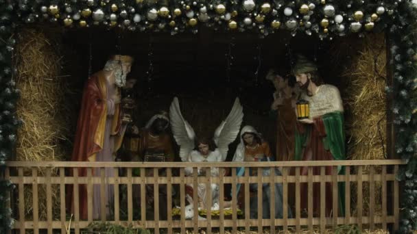 Tchernivtsi, Ukraine - 23.12.2019. installation d'images de saints dans le centre-ville avant les vacances du Nouvel An — Video